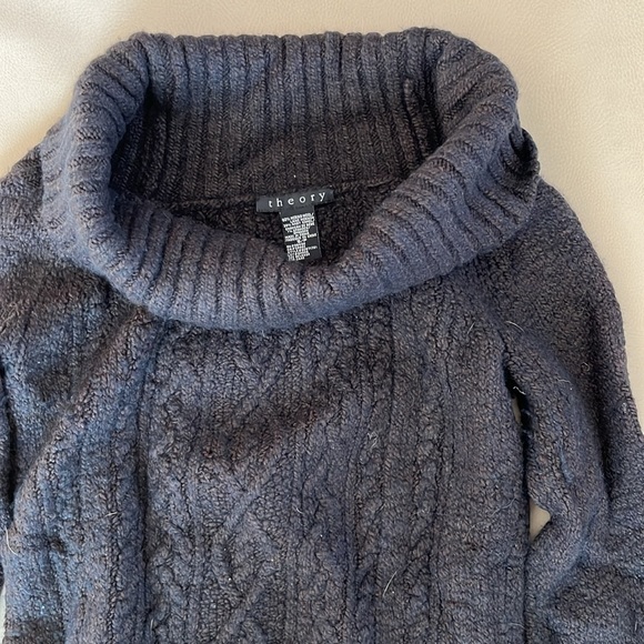 Theory Turtleneck sweater - Picture 2 of 6